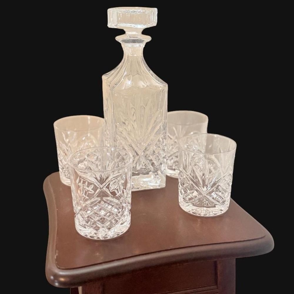 Crystal Decanter Set with Four Matching Tumbler Glasses - Picture 4 of 7
